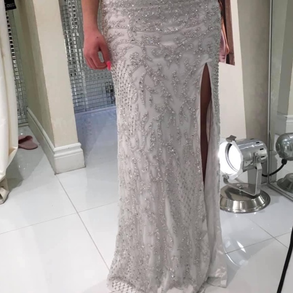 Ball gown (white, beaded and sparkly) - Picture 5 of 5